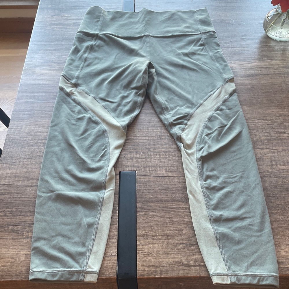 Athleta Salutation Stash 7/8 Leggings